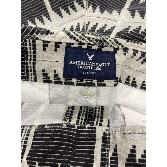 American Eagle Womens 6 Midi Shorts Stretch Boho Southwest Print Gray Tan Flat - Picture 9 of 10